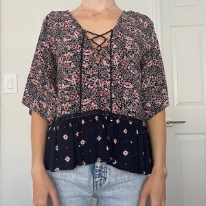 ABERCROMBIE AND FITCH PATTERNED BLOUSE